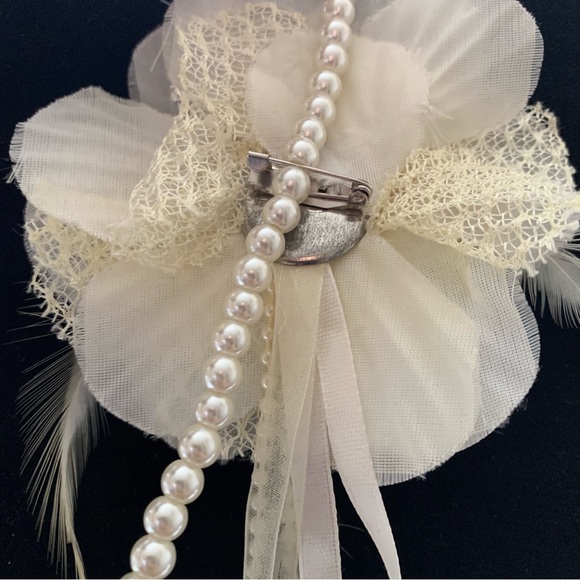 Double strand Pearl Necklace with Flower Brooch - Picture 3 of 4